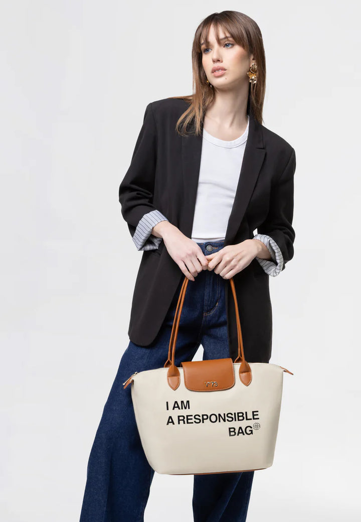 BOLSA BEGE COM MENSAGEM E DETALHES EM PELE CAMEL PONTO CHIC
