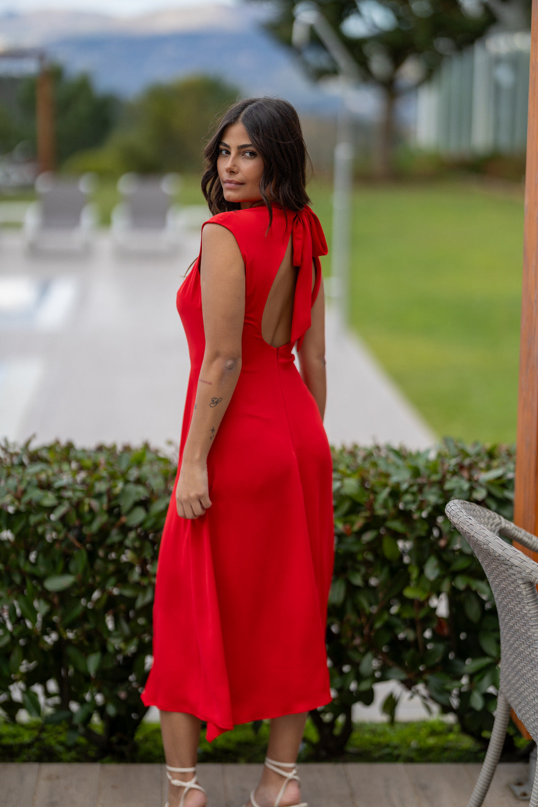 VESTIDO VERMELHO COM ABERTURA NA COSTA PONTO CHIC