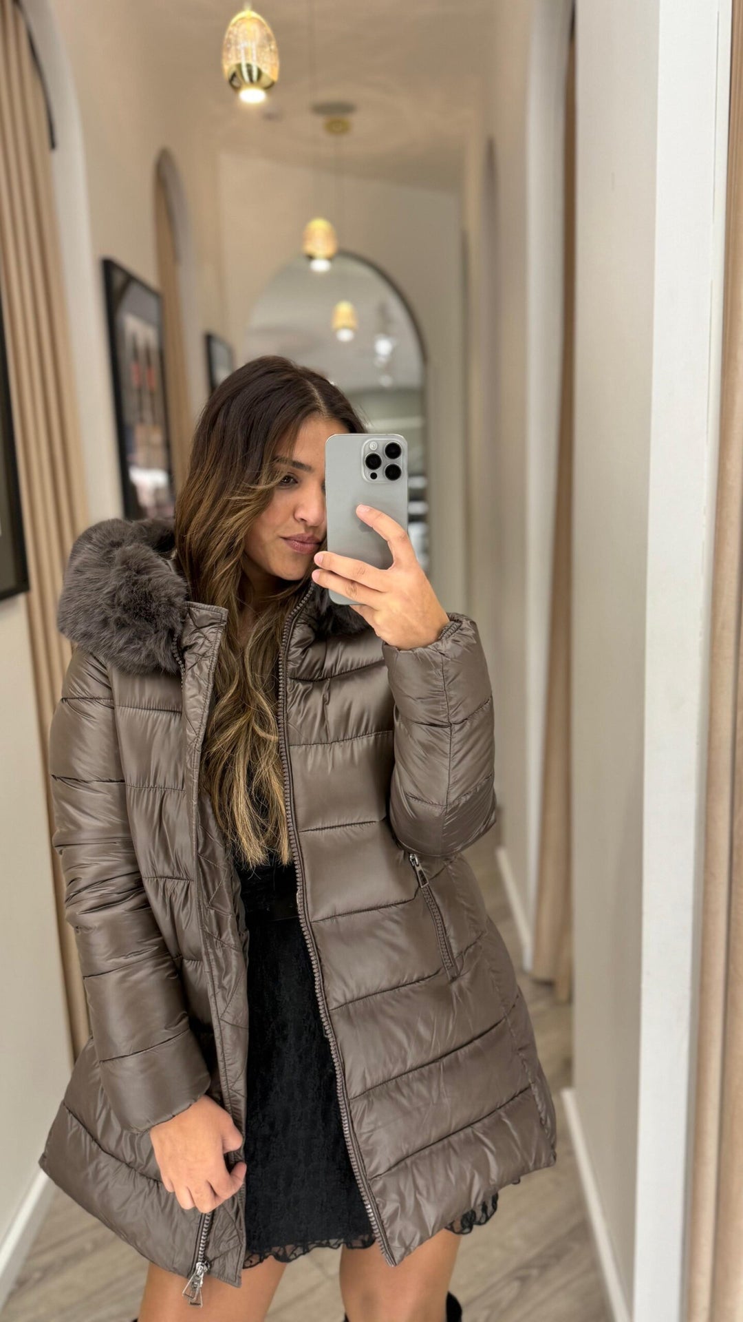 QUISPO CASTANHO COM PELO PONTO CHIC