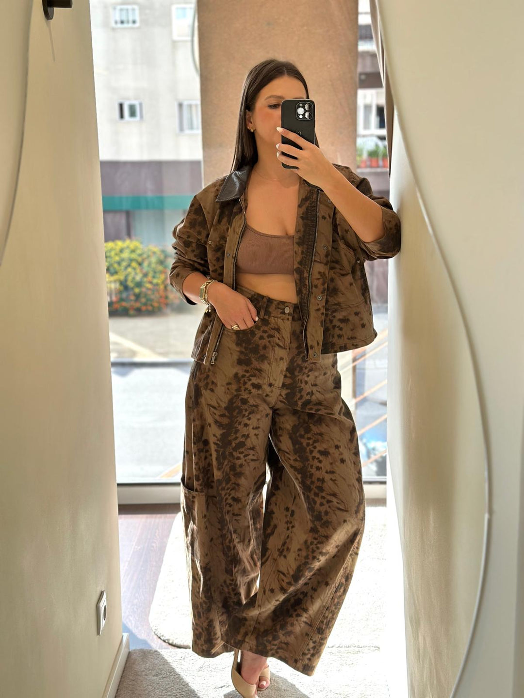 CALÇAS TIE-DYE COM BOLSOS PONTO CHIC
