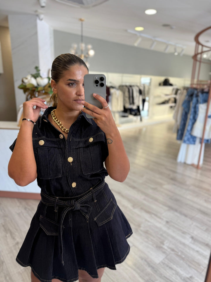 CAMISA EM GANGA COM BOTÕES DOURADOS PONTO CHIC