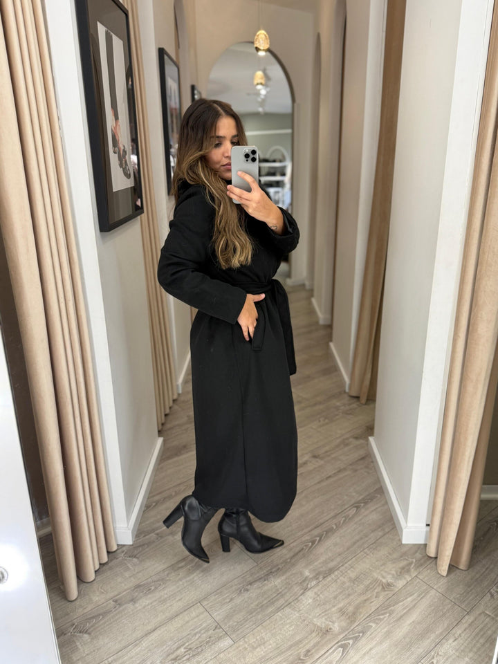 CASACO PRETO COM PELO PONTO CHIC