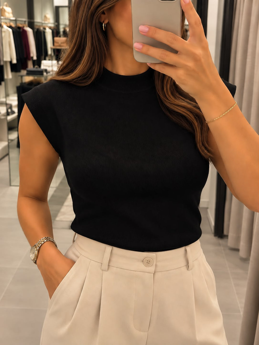 CAMISOLA PRETA SEM MANGAS COM GOLA SUBIDA PONTO CHIC