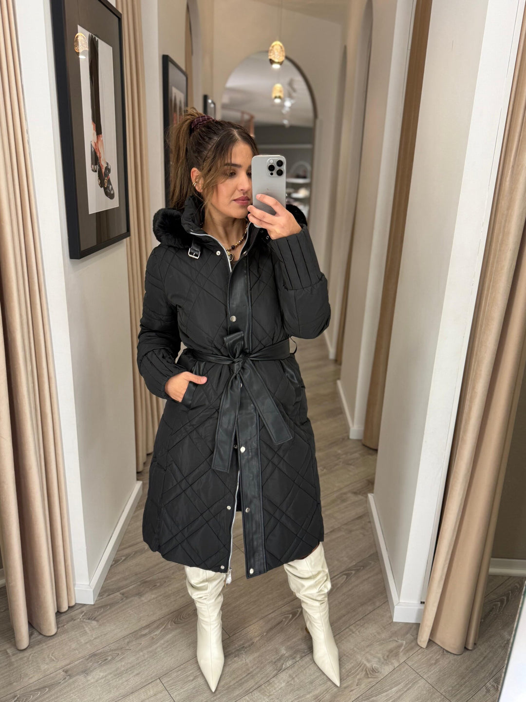 CASACO ACOLCHOADO PRETO COM PELO PONTO CHIC