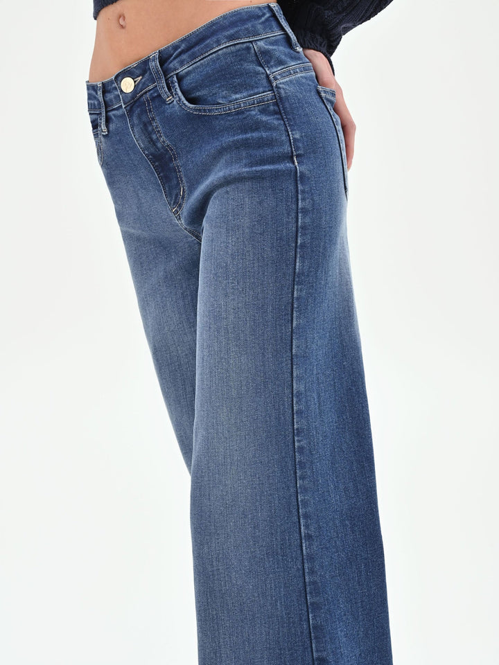 CALÇA DE GANGA WIDE LEG AZUL COM LAVAGEM SUAVE RINASCIMENTO