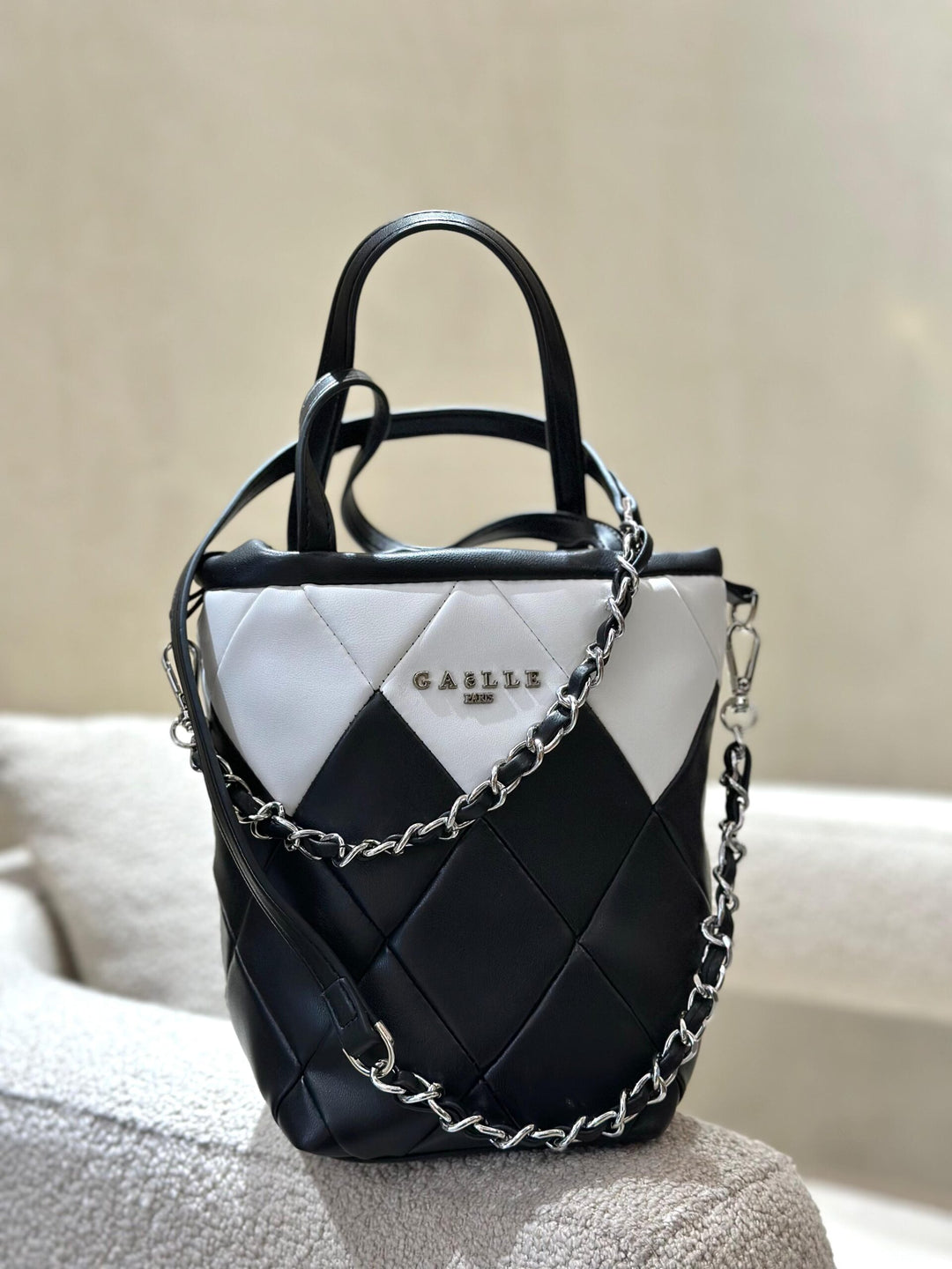 MINI MALA PRETO COM BRANCO GAELLE PARIS