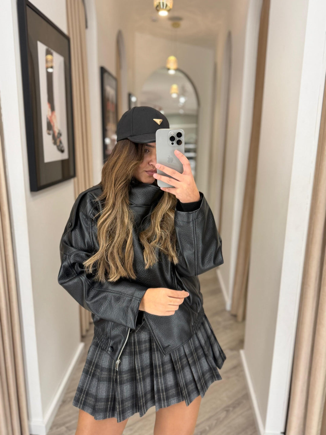 CASACO PRETO EM ECOPELE PONTO CHIC