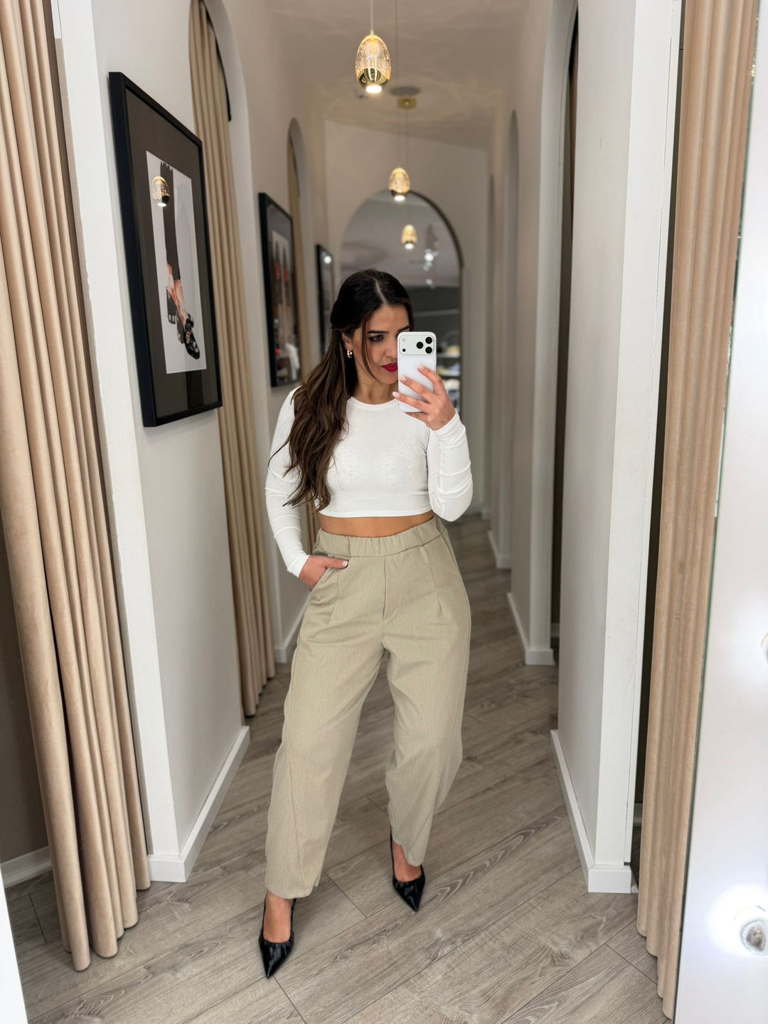 CALÇA FLUIDA TEXTURADA BEGE PONTO CHIC