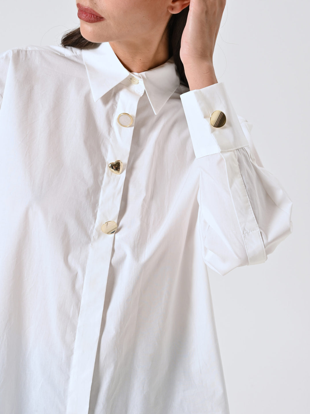 CAMISA BRANCA COM BOTÕES METÁLICOS RINASCIMENTO