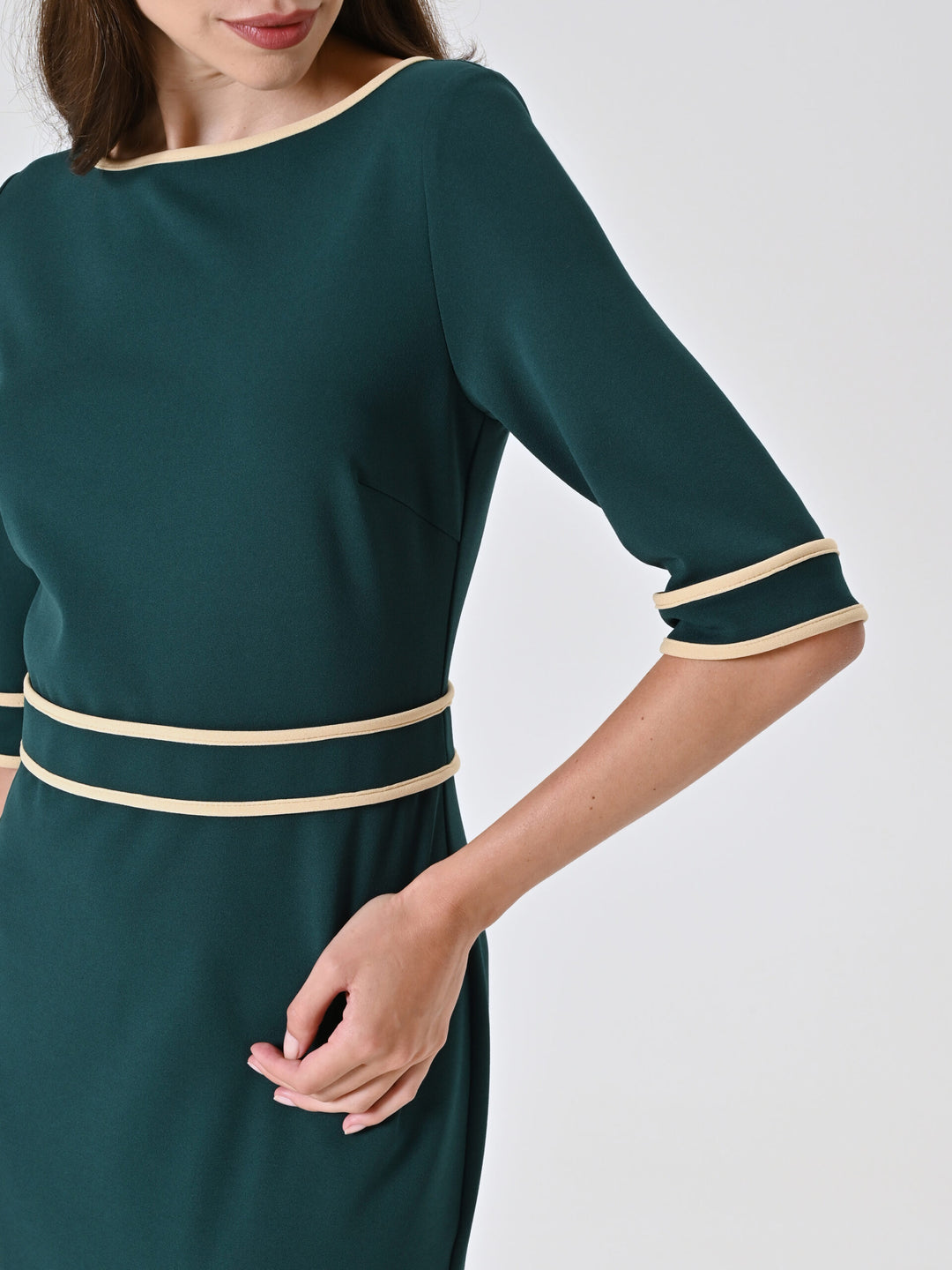 VESTIDO VERDE COM VIVOS EM CONTRASTE RINASCIMENTO