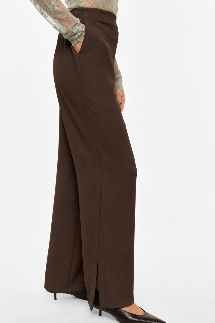 CALÇA CASTANHO ESCURO COM ABERTURA FRONTAL IMPERIAL