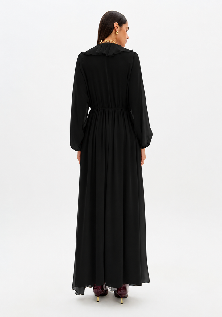 VESTIDO PRETO COM FOLHOS NO DECOTE LANÇA PERFUME