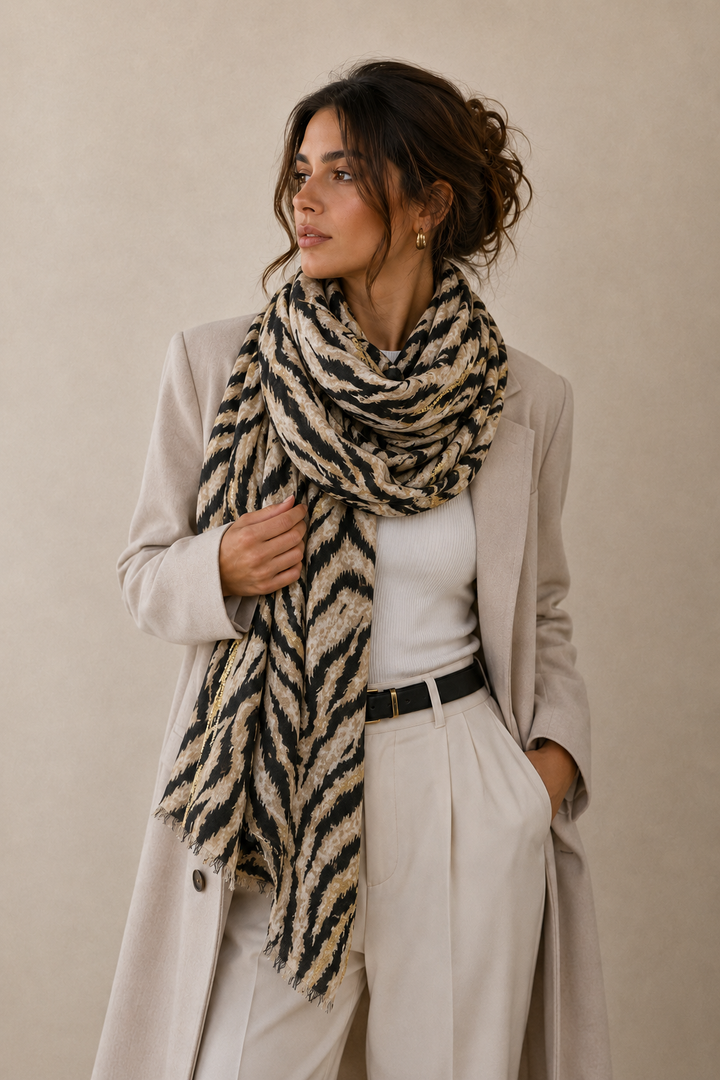 LENÇO ANIMAL PRINT BEGE COM BRILHO DOURADO PONTO CHIC