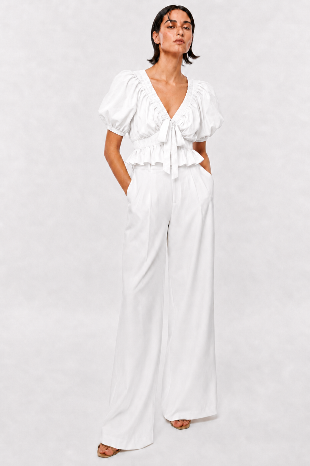 TOP BRANCO COM FOLHOS E MANGA VOLUME PONTO CHIC