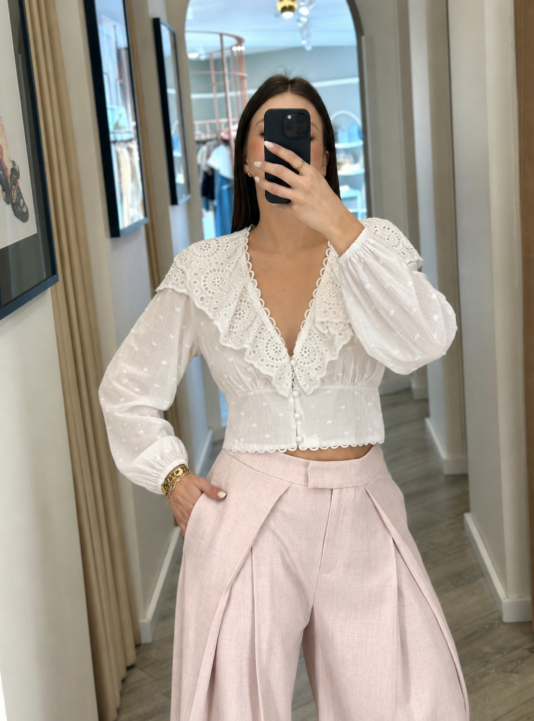BLUSA BRANCA COM RENDA E BORDADO PONTO CHIC