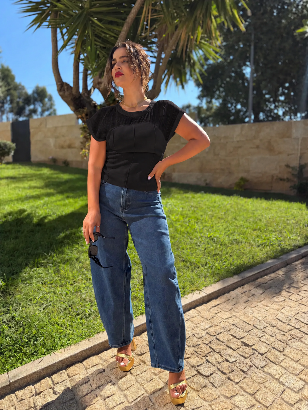 TOP PRETO ESTRUTURADO COM PARTE SUPERIOR TEXTURADA PONTO CHIC