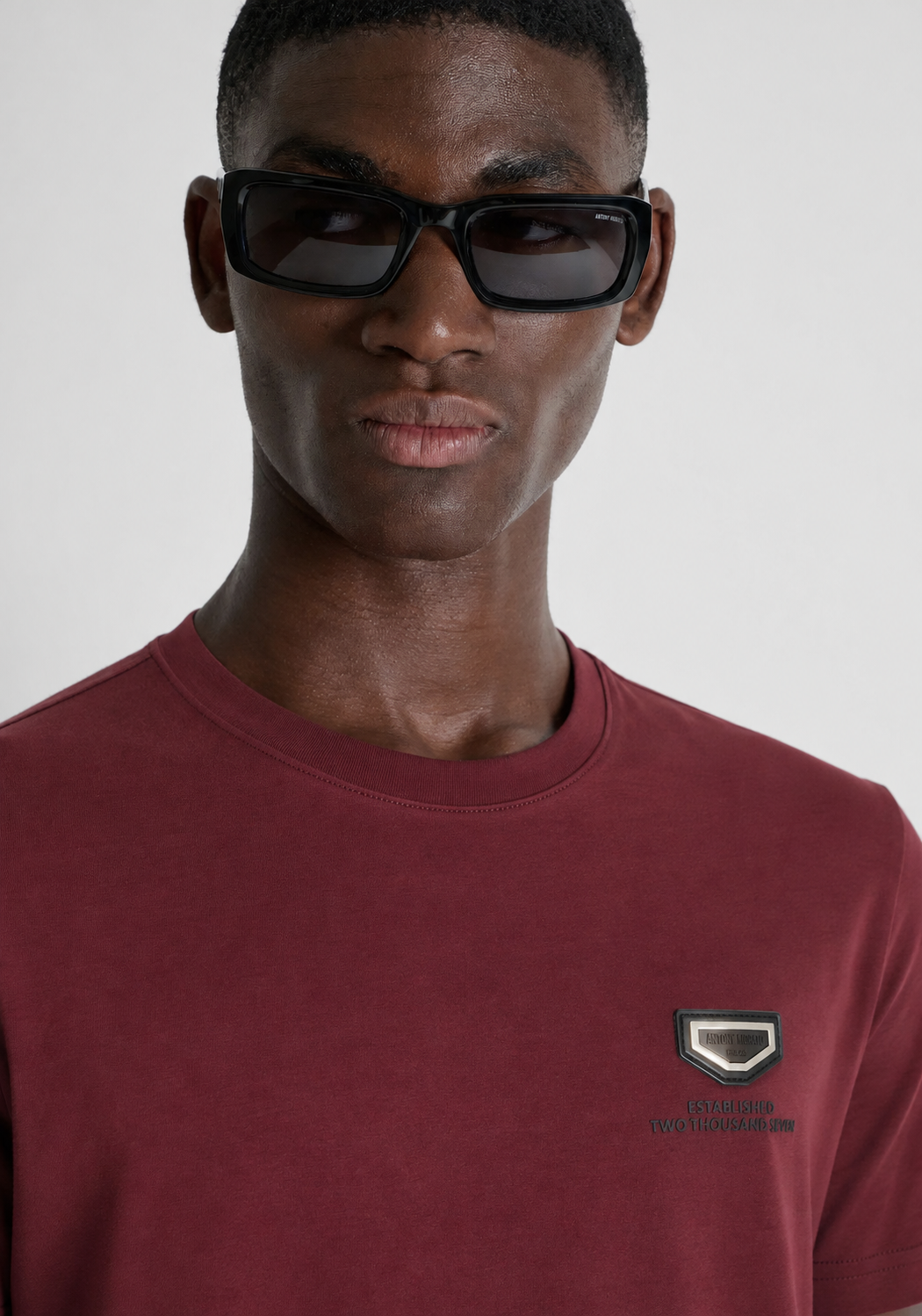 T-SHIRT BORDÔ COM LOGO EM CHAPA ANTONY MORATO