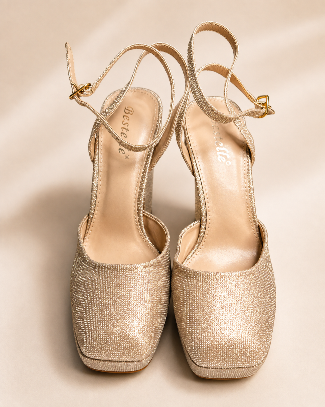 SAPATO PLATAFORMA BRILHANTE DOURADO COM SALTO GROSSO PONTO CHIC