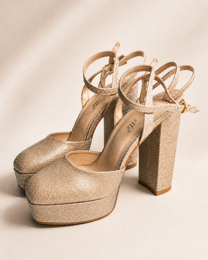 SAPATO PLATAFORMA BRILHANTE DOURADO COM SALTO GROSSO PONTO CHIC