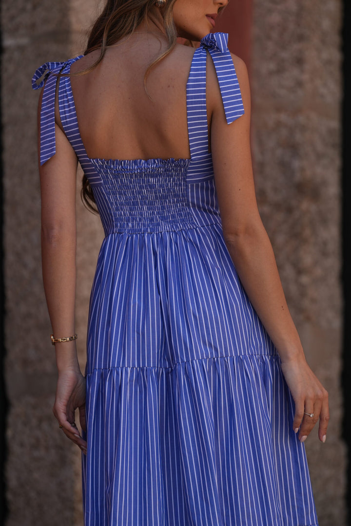 VESTIDO COMPRIDO AZUL ÀS RISCAS COM FOLHOS SAHOCO