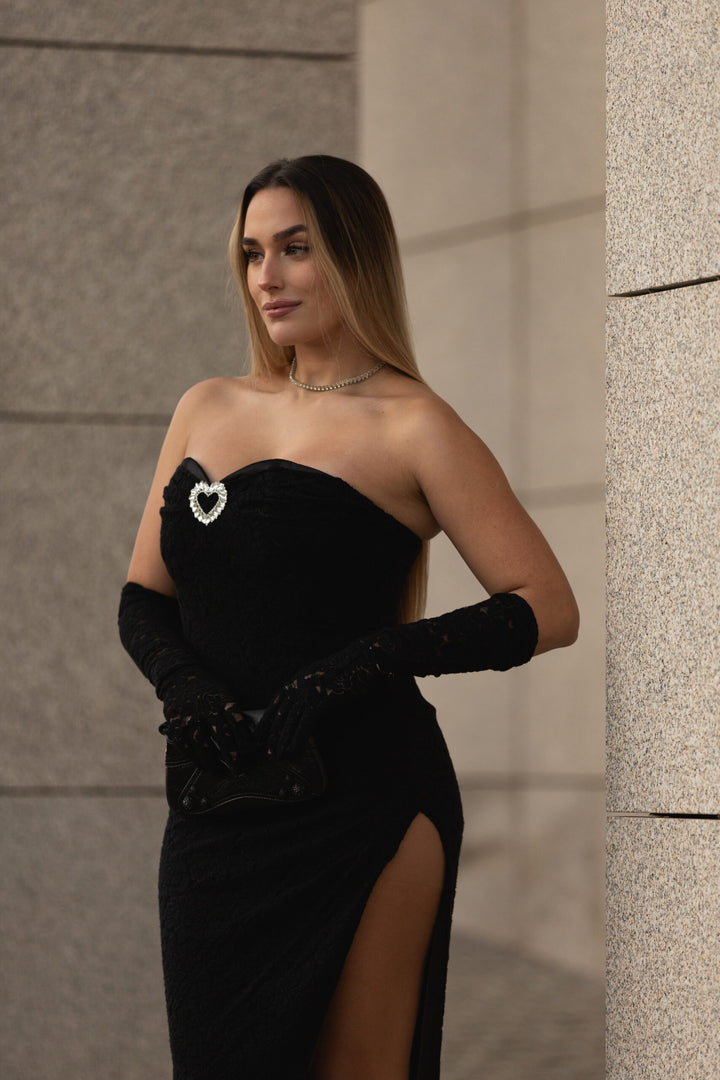 VESTIDO PRETO TEXTURADO COM FENDA NO SECRETS