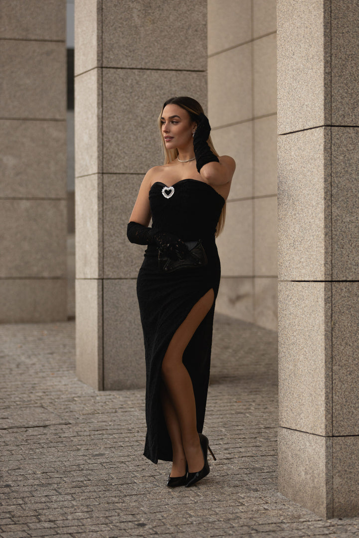 VESTIDO PRETO TEXTURADO COM FENDA NO SECRETS
