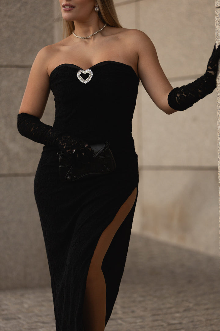 VESTIDO PRETO TEXTURADO COM FENDA NO SECRETS