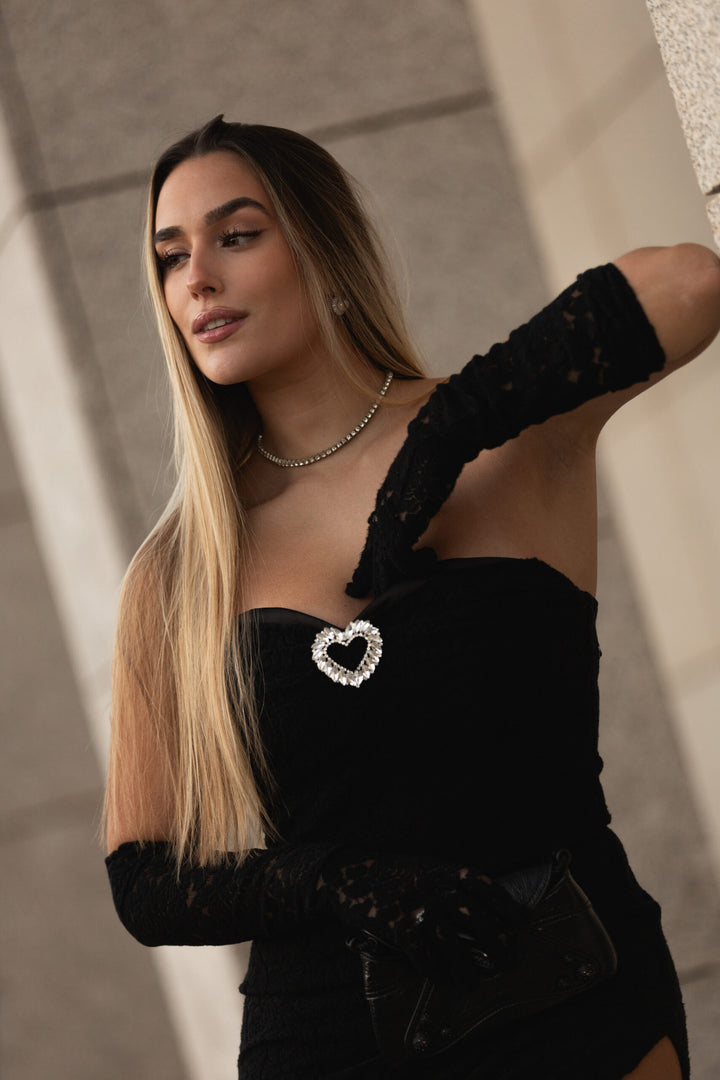 VESTIDO PRETO TEXTURADO COM FENDA NO SECRETS