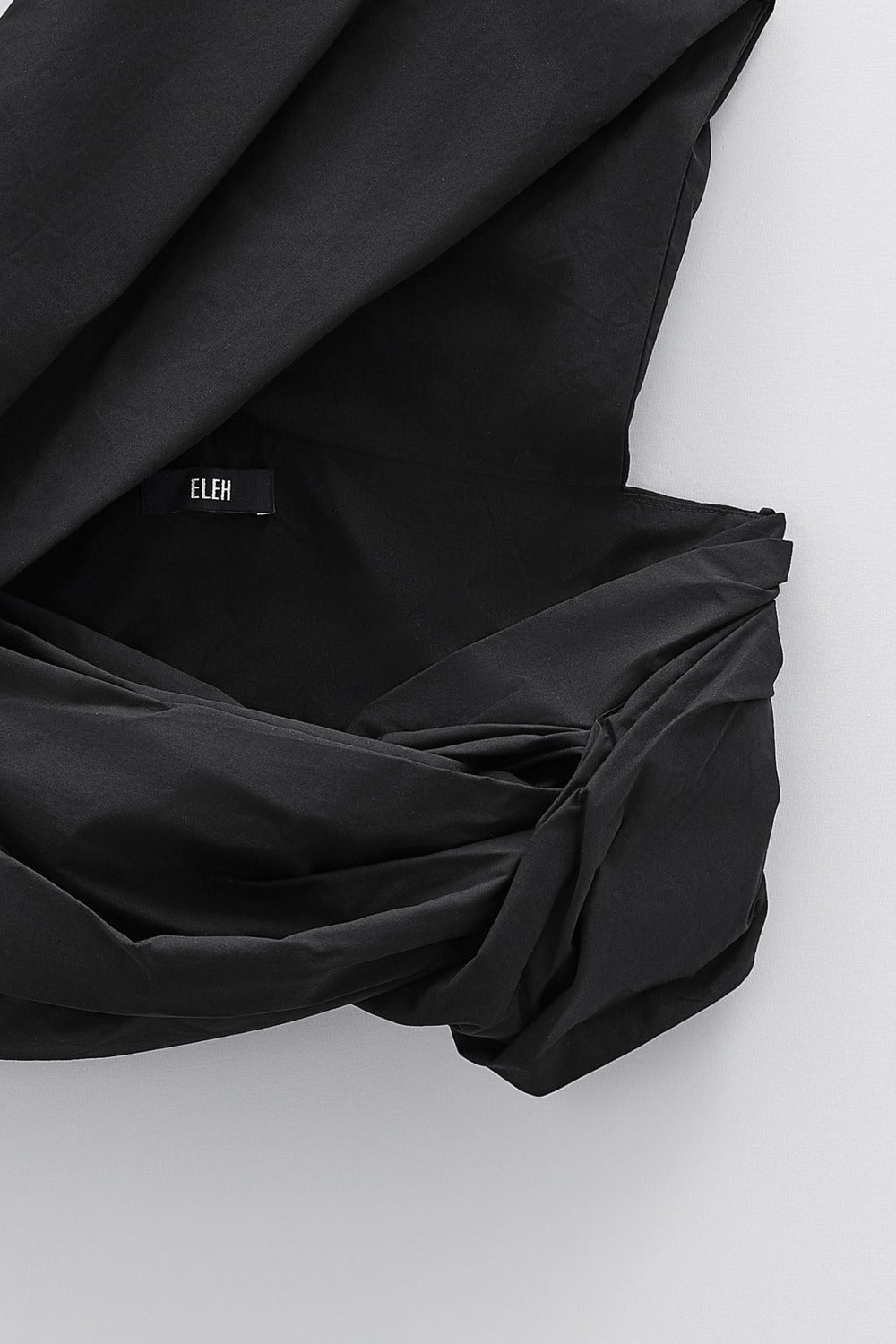 TOP PRETO ASSIMÉTRICO ELEH