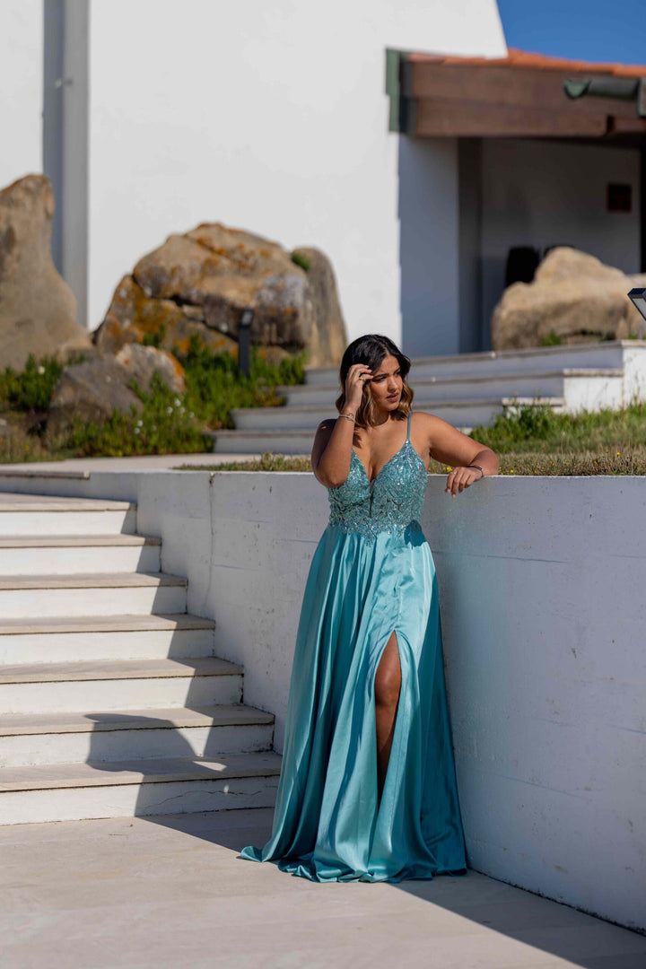 VESTIDO LONGO AZUL COM CORPETE TRABALHADO E RACHA PONTO CHIC