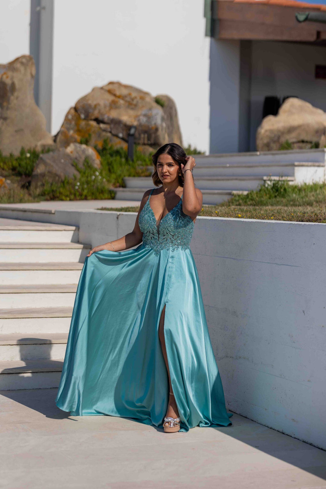 VESTIDO LONGO AZUL COM CORPETE TRABALHADO E RACHA PONTO CHIC
