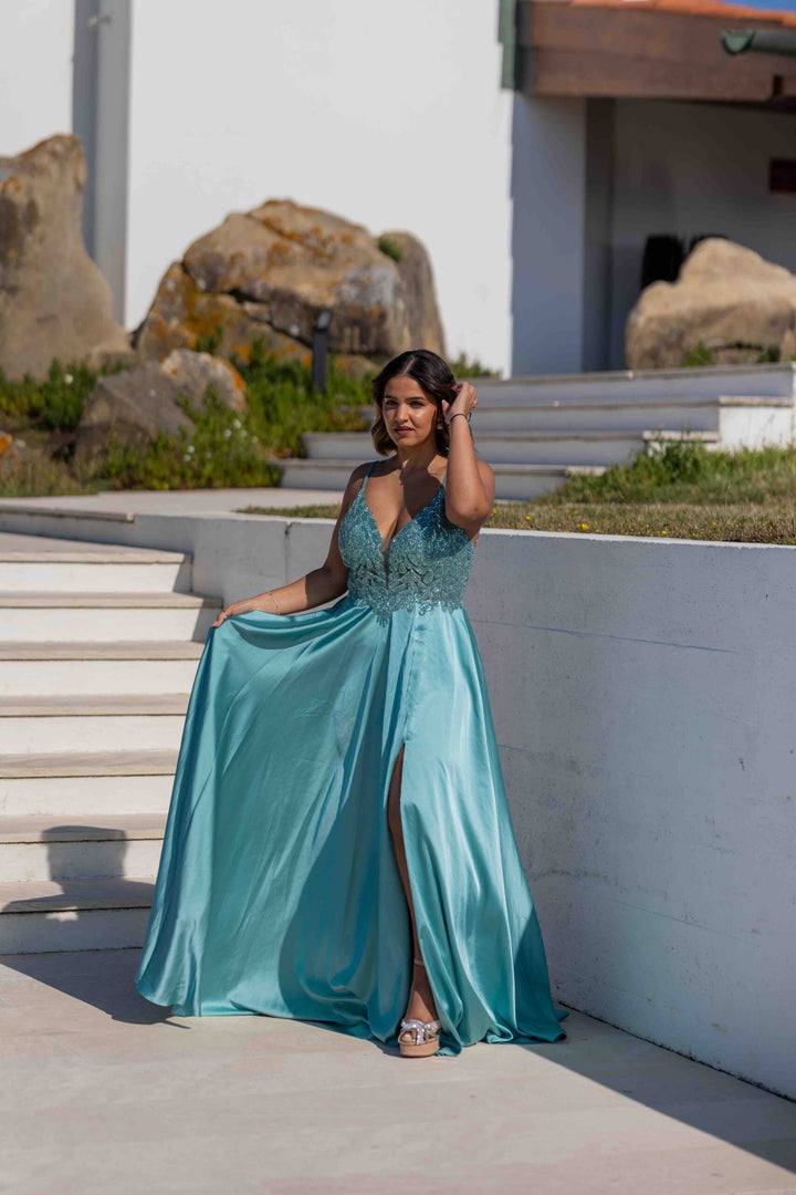 VESTIDO LONGO AZUL COM CORPETE TRABALHADO E RACHA PONTO CHIC