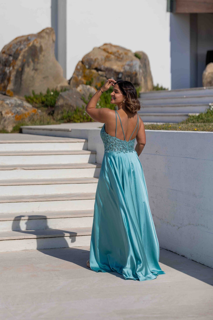 VESTIDO LONGO AZUL COM CORPETE TRABALHADO E RACHA PONTO CHIC