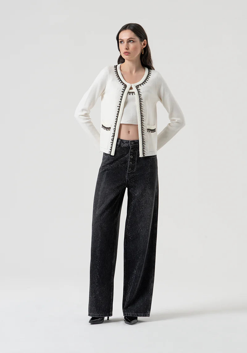 CARDIGAN BRANCO COM APLICAÇÃO DE MIÇANGAS FRACOMINA