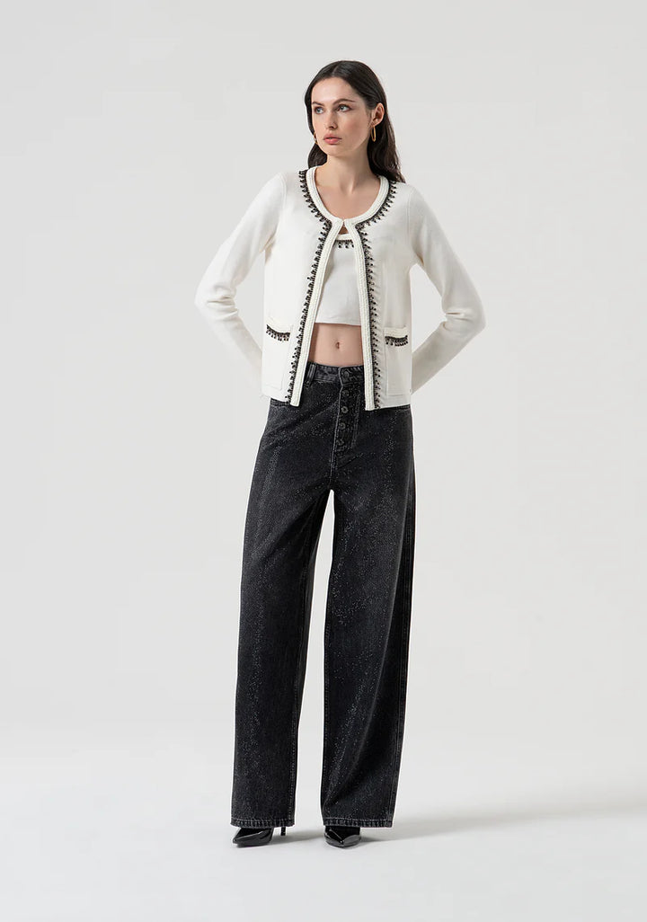 CARDIGAN BRANCO COM APLICAÇÃO DE MIÇANGAS FRACOMINA