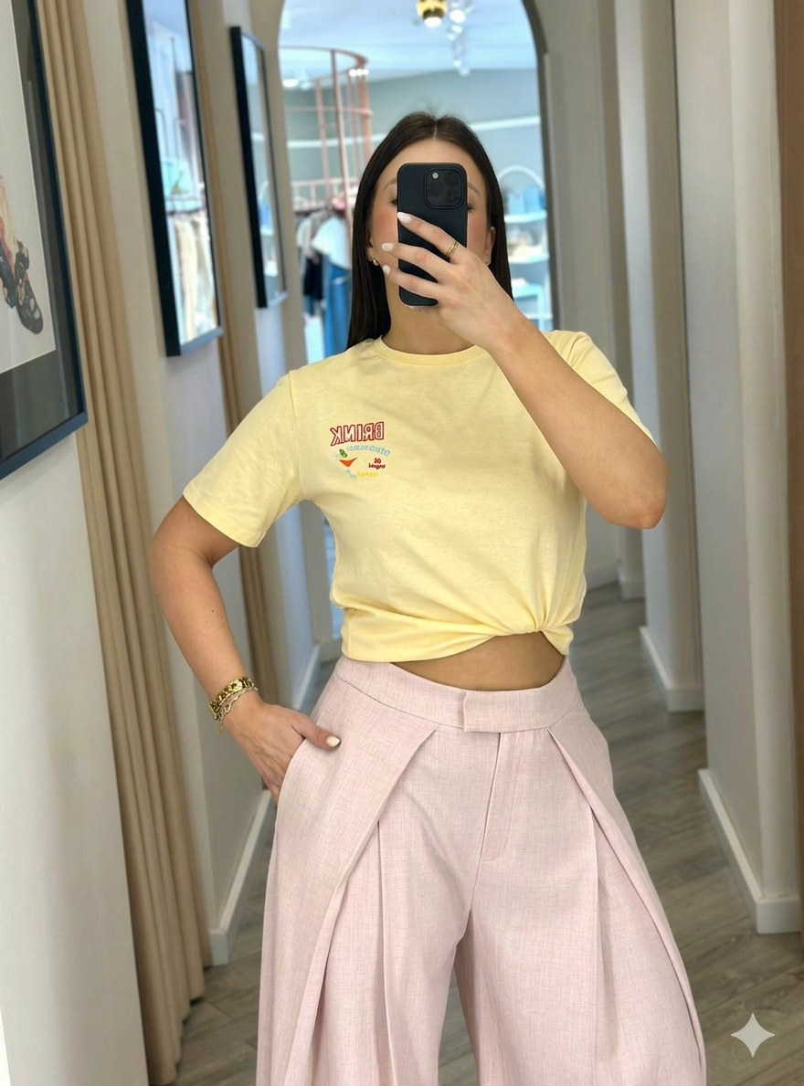 T-SHIRT AMARELA COM ESTAMPADO COCKTAIL PONTO CHIC