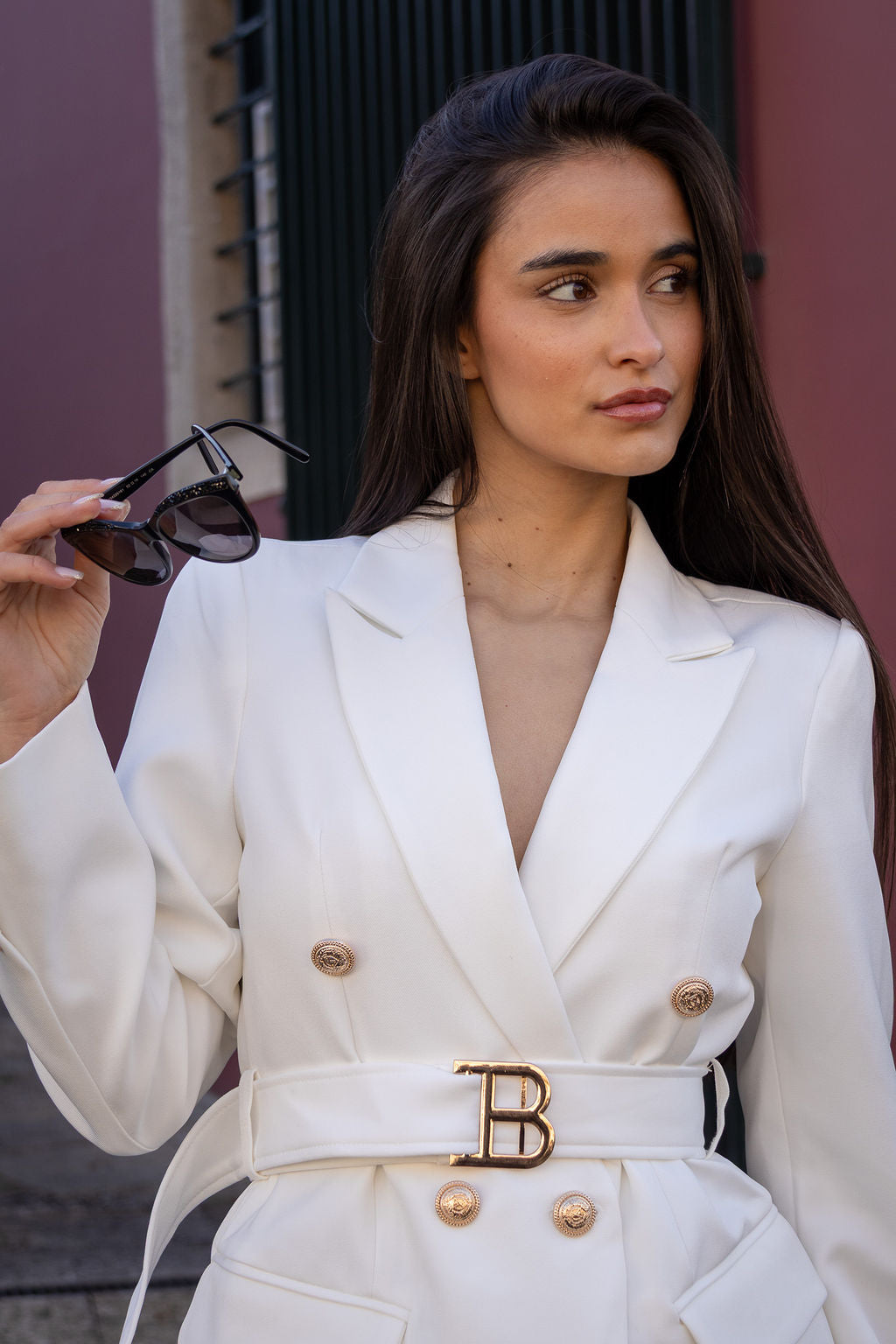 BLAZER COM BOTÕES DOURADOS E CINTO PONTO CHIC