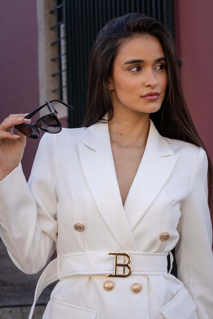 BLAZER COM BOTÕES DOURADOS E CINTO PONTO CHIC