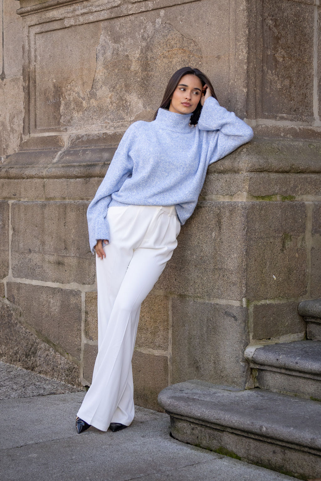 CALÇA BRANCA FLUIDA COM PREGAS PONTO CHIC