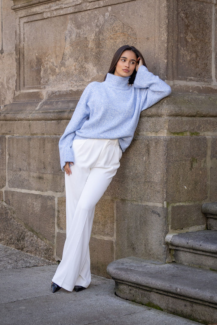 CALÇA BRANCA FLUIDA COM PREGAS PONTO CHIC