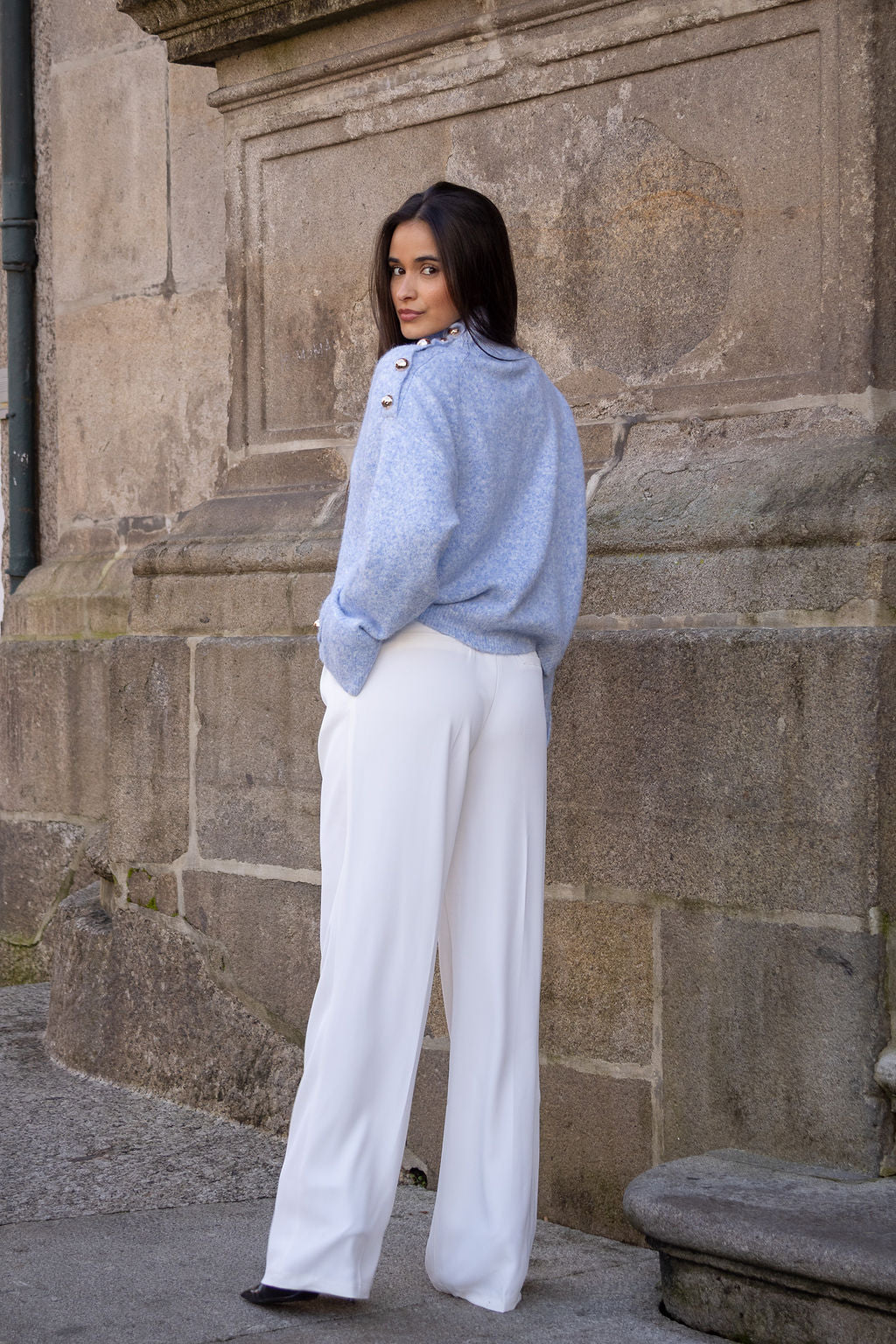 CALÇA BRANCA FLUIDA COM PREGAS PONTO CHIC