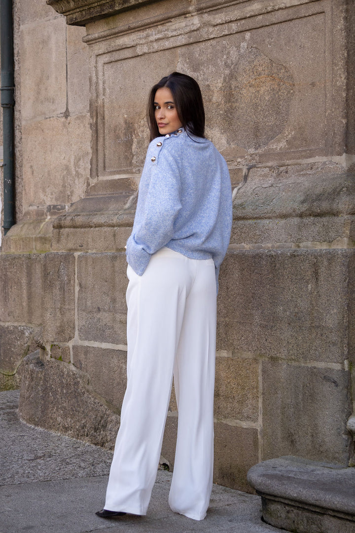 CALÇA BRANCA FLUIDA COM PREGAS PONTO CHIC