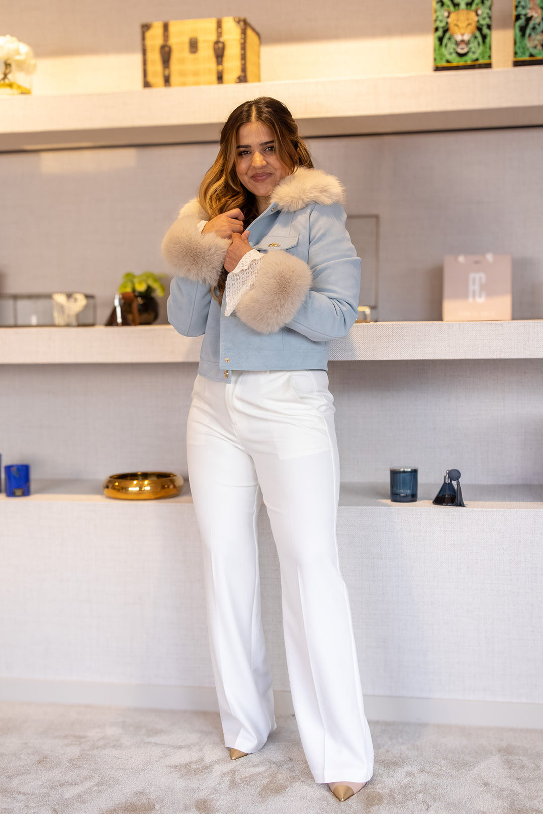 CALÇA BRANCA COM PREGAS PONTO CHIC