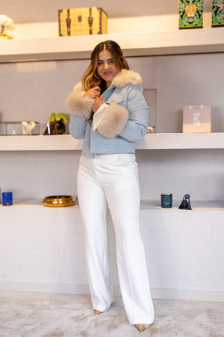 CALÇA BRANCA COM PREGAS PONTO CHIC