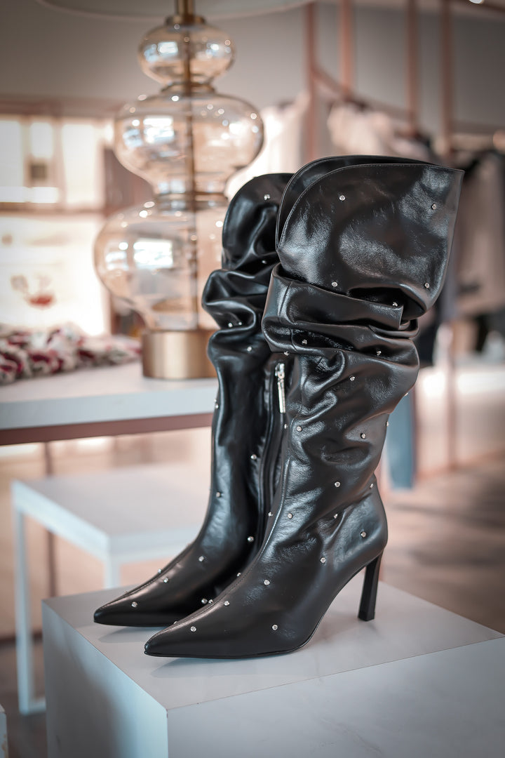 BOTA  ALTA SLOUCH CATHERINE LANÇA PERFUME