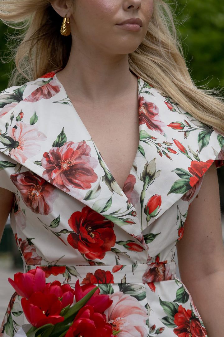TOP FLORAL BRANCO E VERMELHO IMPERIAL