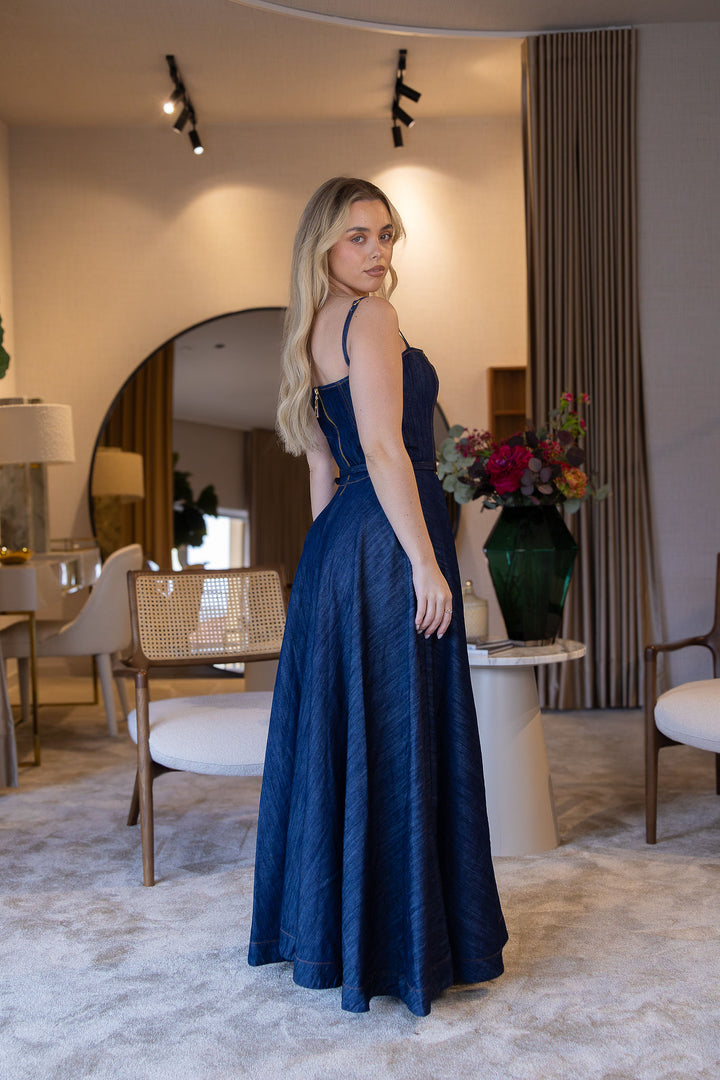 VESTIDO JEANS COM ALÇAS E CINTO LANÇA PERFUME