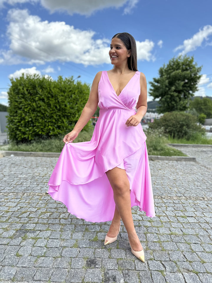 VESTIDO ROSA CLARO COM DECOTE EM V E LAÇO RINASCIMENTO