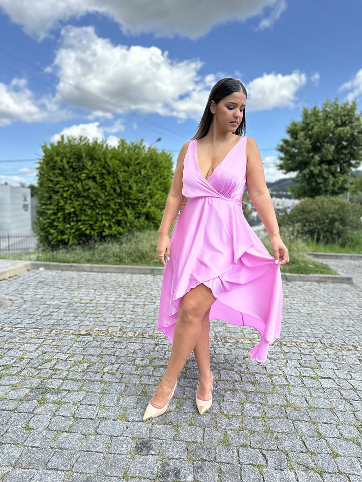 VESTIDO ROSA CLARO COM DECOTE EM V E LAÇO RINASCIMENTO