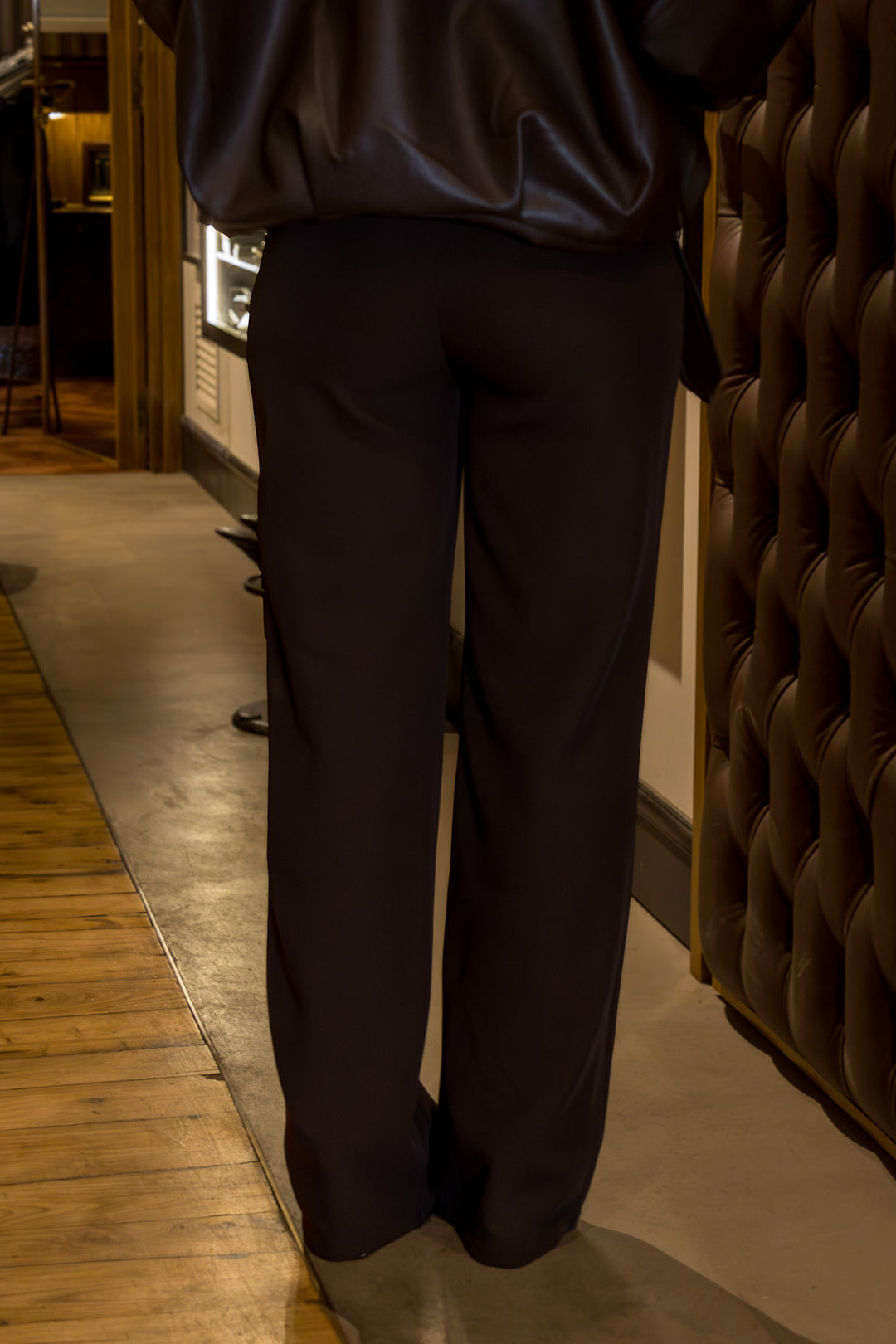 CALÇA CASTANHA CORTE RETO PONTO CHIC